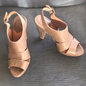 Lucky Brand Platforms Sz 7
